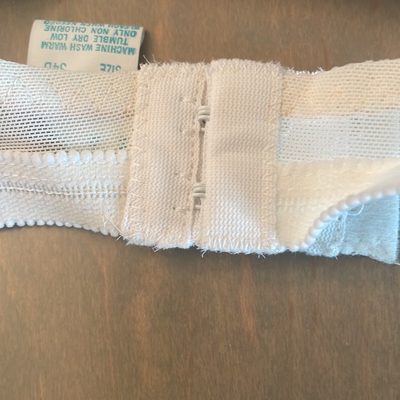 NWT Vintage Sears White Cross N
Shape Seamed Lace Cup Lace Bras - Picture 13 of 14